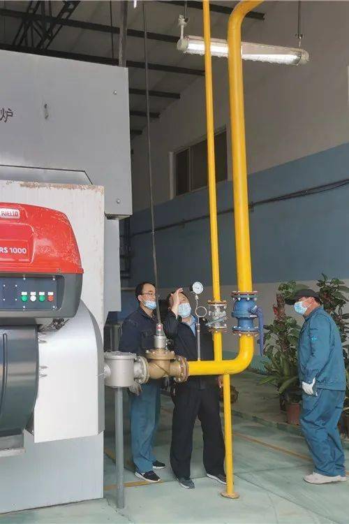 筑牢安全防線 守護(hù)節(jié)日平安——北京市大興區(qū)市場監(jiān)管局開展“五一”節(jié)前特種設(shè)備安全檢查并助力相關(guān)交通安全管制設(shè)備研發(fā)